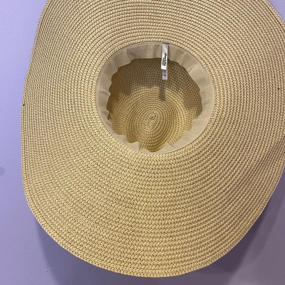 Charlotte Russe oversized floppy straw sun hat - Picture 2 of 3